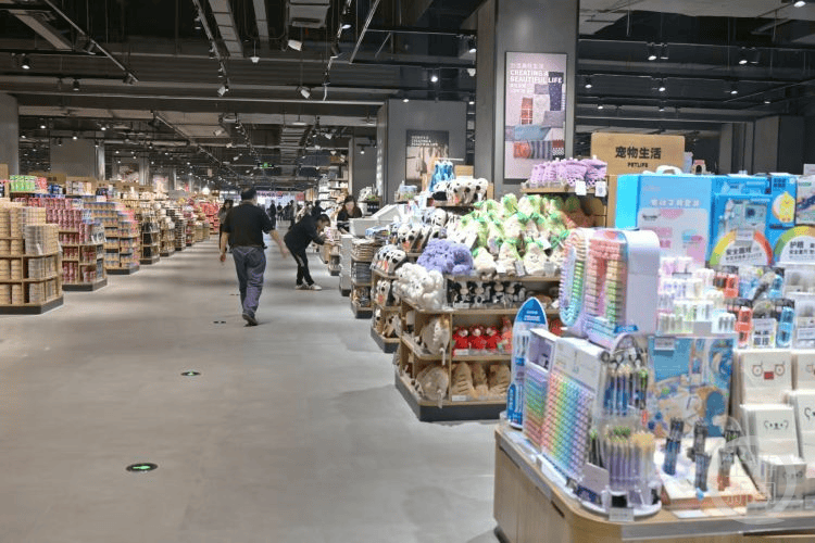 被胖东来“爆改”的重庆首店来啦！记者带你看“含胖量”如何