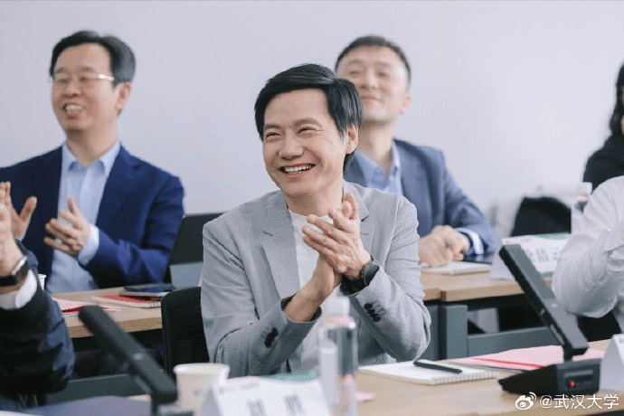 雷军回应如何保持好身材:英语不好已经让母校“蒙羞”,不能再形象欠佳