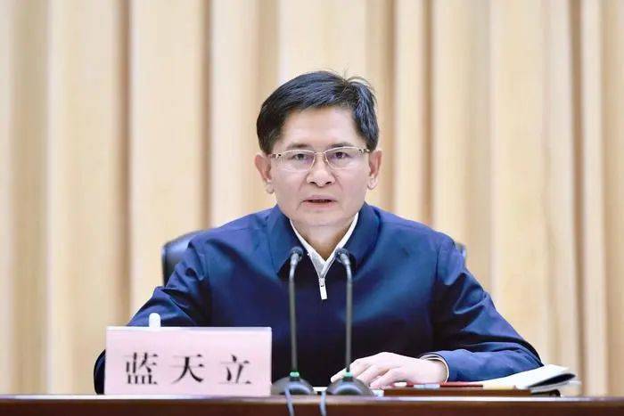 广西壮族自治区人民政府主席蓝天立落马，3天前其内弟被抓