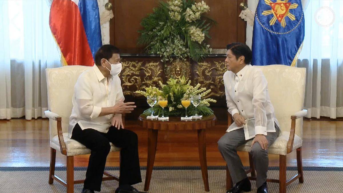 杜特尔特被捕,妻女卖家产求生,小马科斯强势出击,流亡海外成唯一出路?