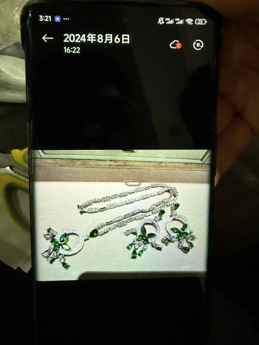 黄杨钿甜父母回应网络争议：“天价耳环”实际100多元，别墅不是自家的，只是路过拍照