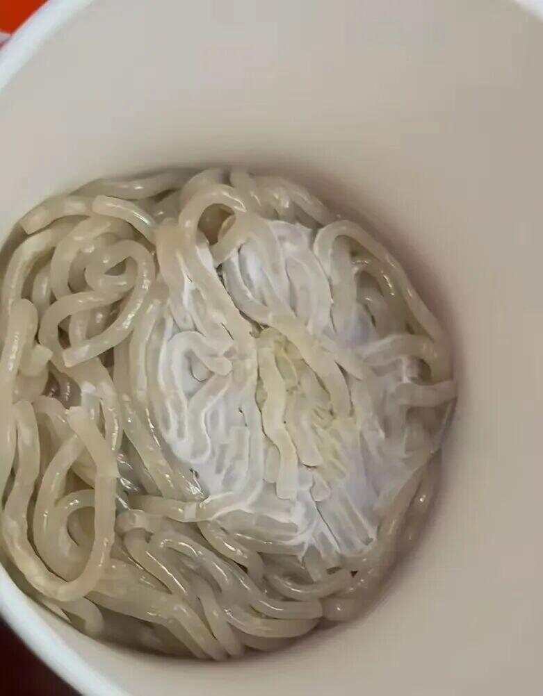 知名品牌再被曝发霉!生产日期8月6日,保质期称有220天!7月份曾因发霉问题道歉