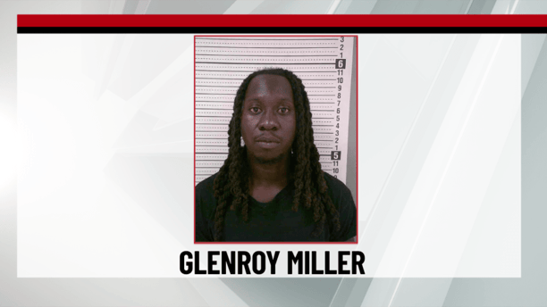 母亲被囚禁,美国一小学生向校车司机递纸条求救