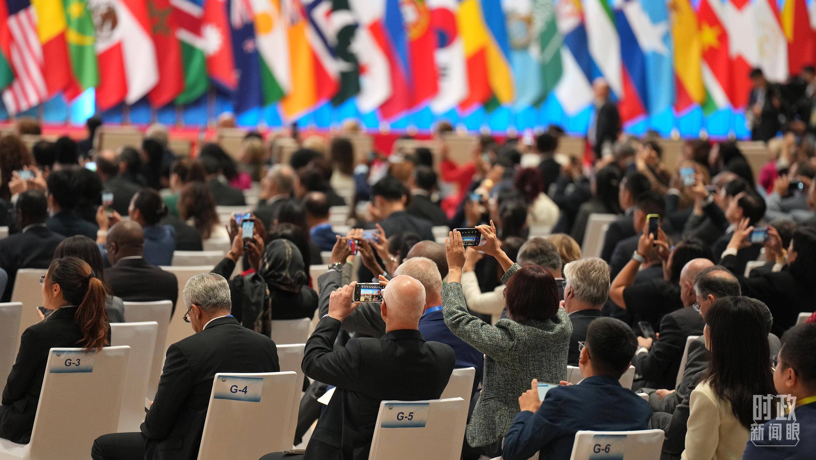 时政新闻眼丨这场聚焦“半边天”的全球峰会上，习近平提出哪些新倡议新举措？