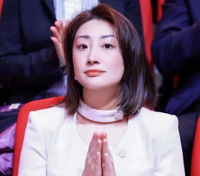 娃哈哈“内战”打到了最残酷的时候,宗馥莉这次腹背受敌