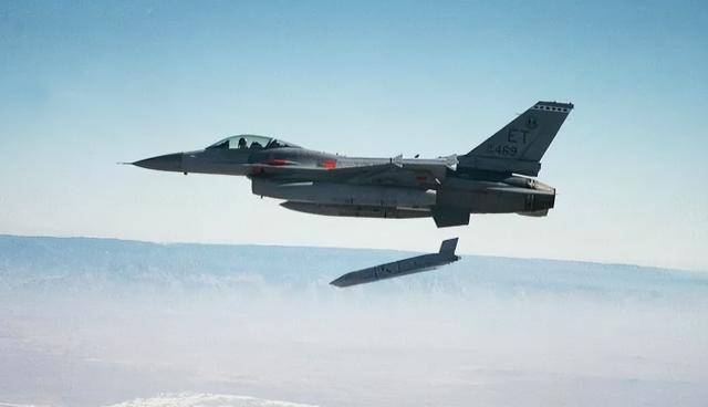 俄白唱了出双簧:要借特朗普之手,将援乌战斧计划悄悄扼杀!