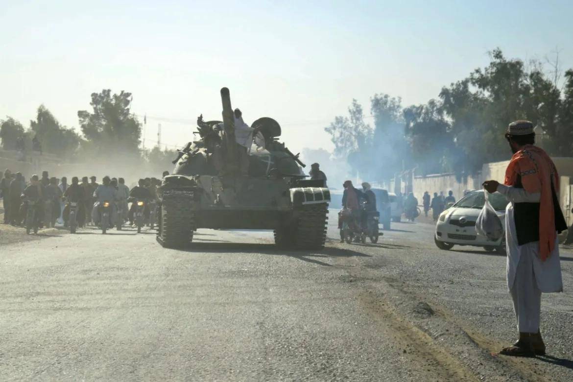 枭龙轰炸首都后,阿富汗光速认怂:打败美军,却被巴铁24小时打服