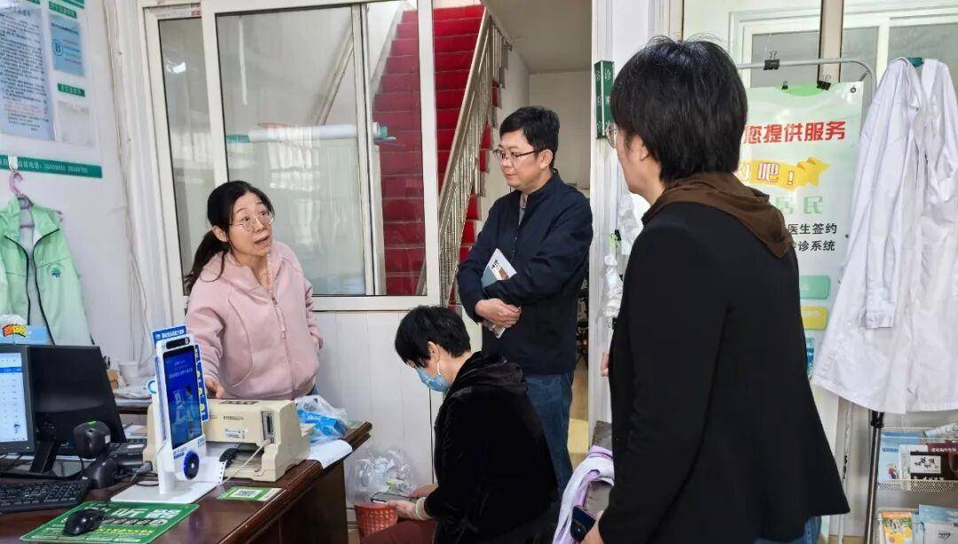 “大医院专家来了,我们在社区看病,也更放心了”