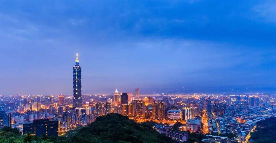 特朗普就台湾问题罕见表态，还主动公布访华行程，看来是真急了