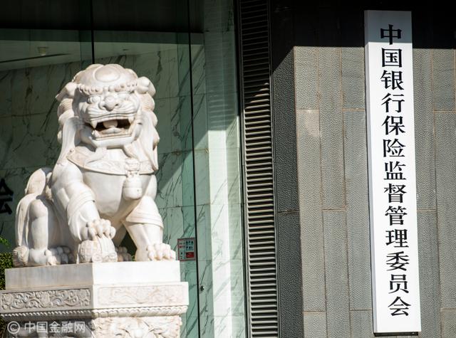 证券柜员待遇(银行和证券哪个工作好)